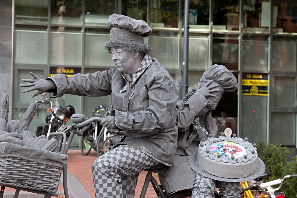 living statue levend standbeeld evenement event festival festiviteit kunst art straatkunst streetart artiest beeld beeldhouwwerk sculpture sculptuur